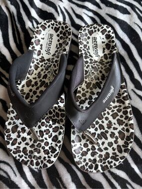 AEROSOLES Black Strappy Sandals with Leopard-Print Footbed